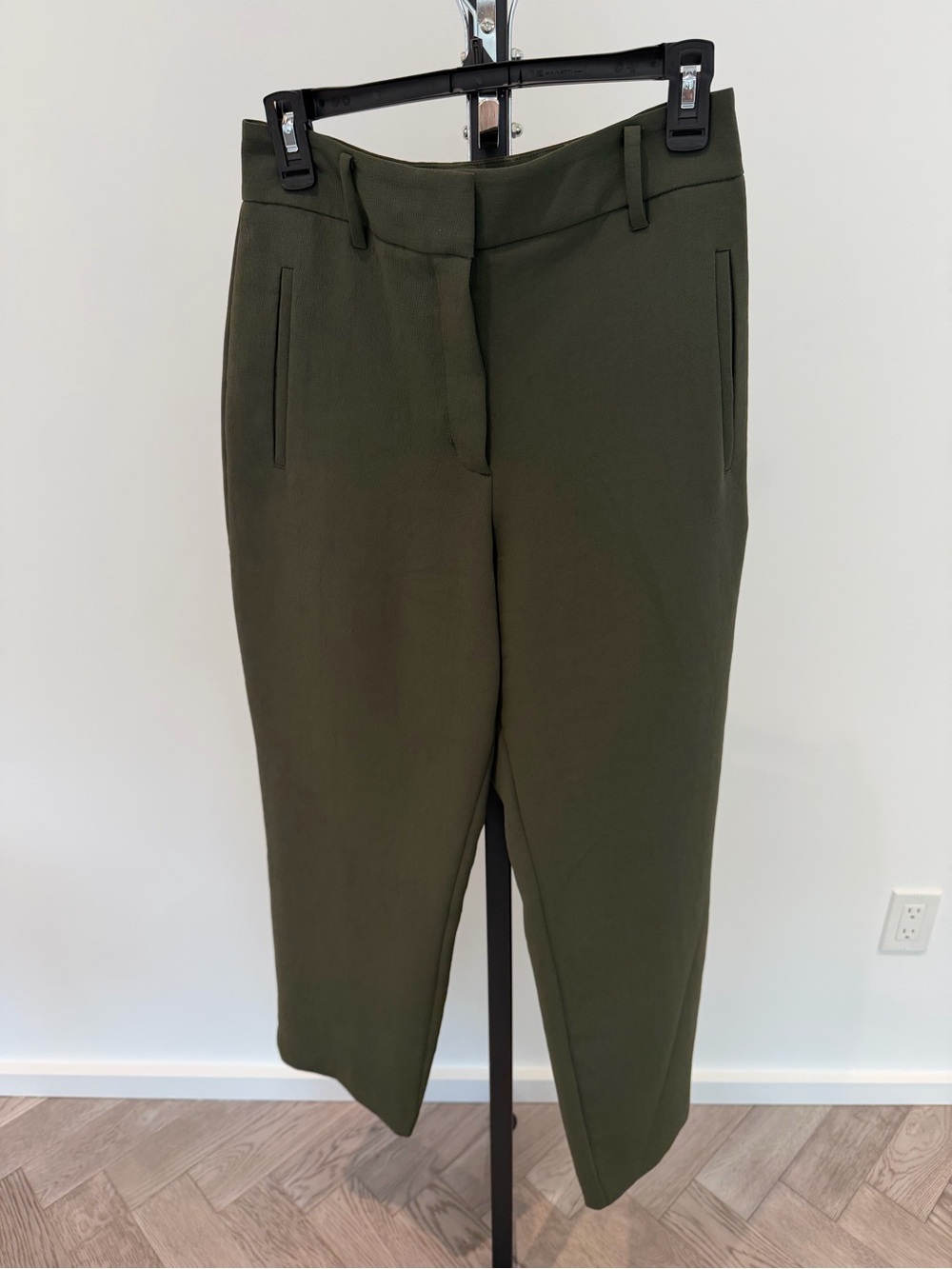 Aritzia Wilfred  Olive Green Tailored Cropped Pants size 6